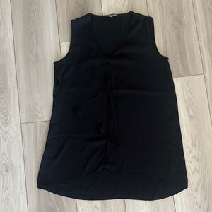 Vince Camuto Black V-Neck Tank Top